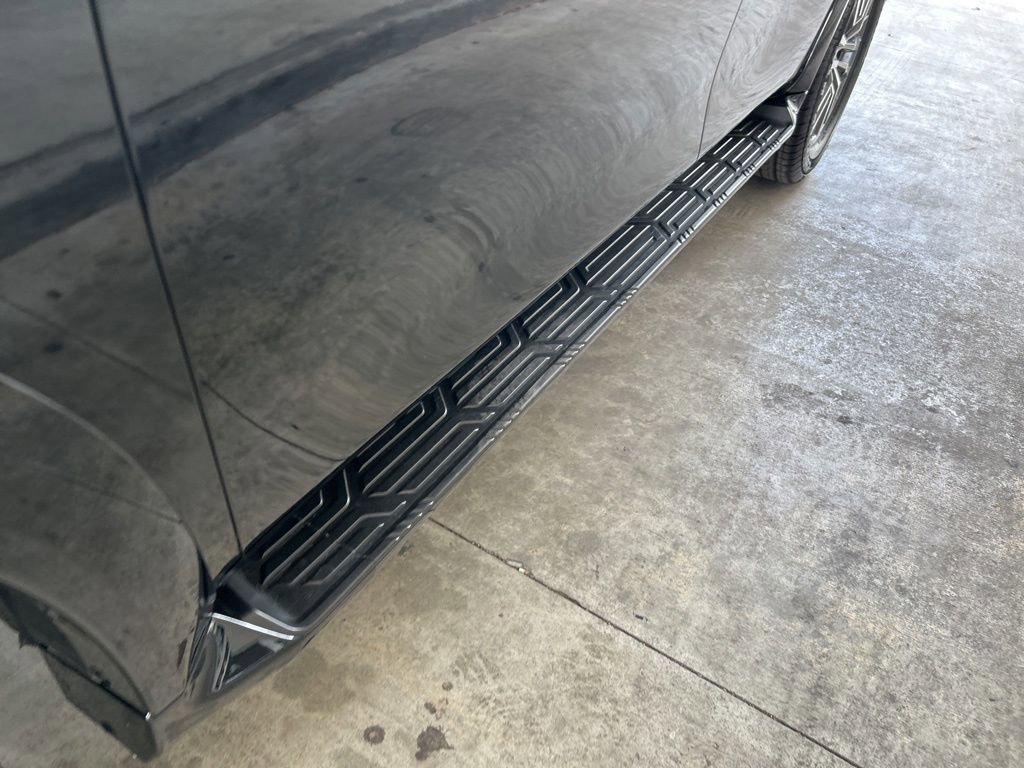 Used 2022 Nissan Armada SL w/ Captain's Chairs Package image 19