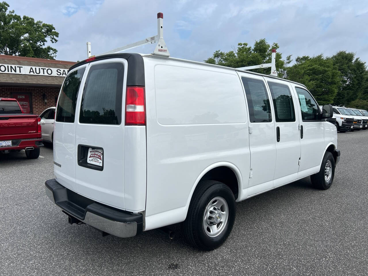 Used 2022 Chevrolet Express 2500 w/ Driver Convenience Package RWD image 9