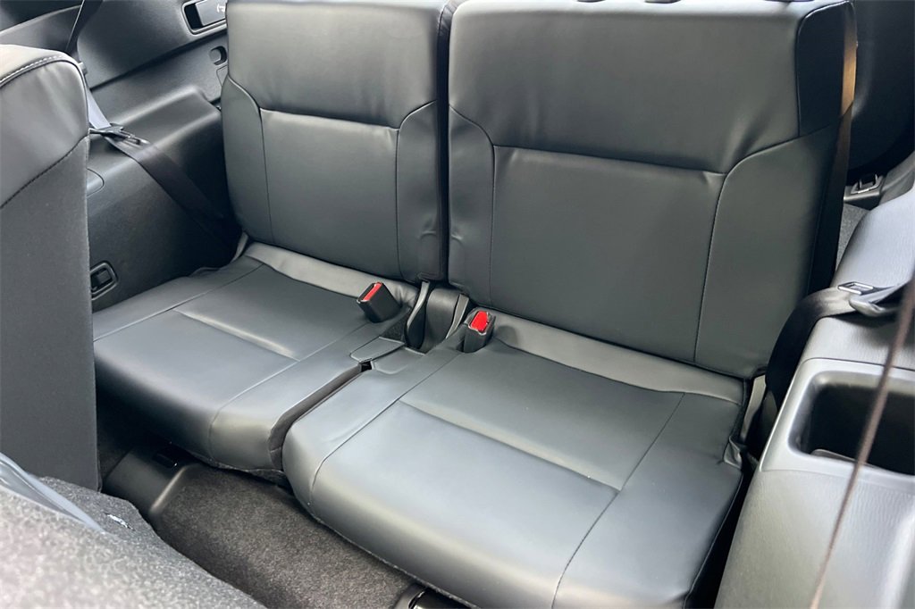 New 2025 Mitsubishi Outlander SE image 13