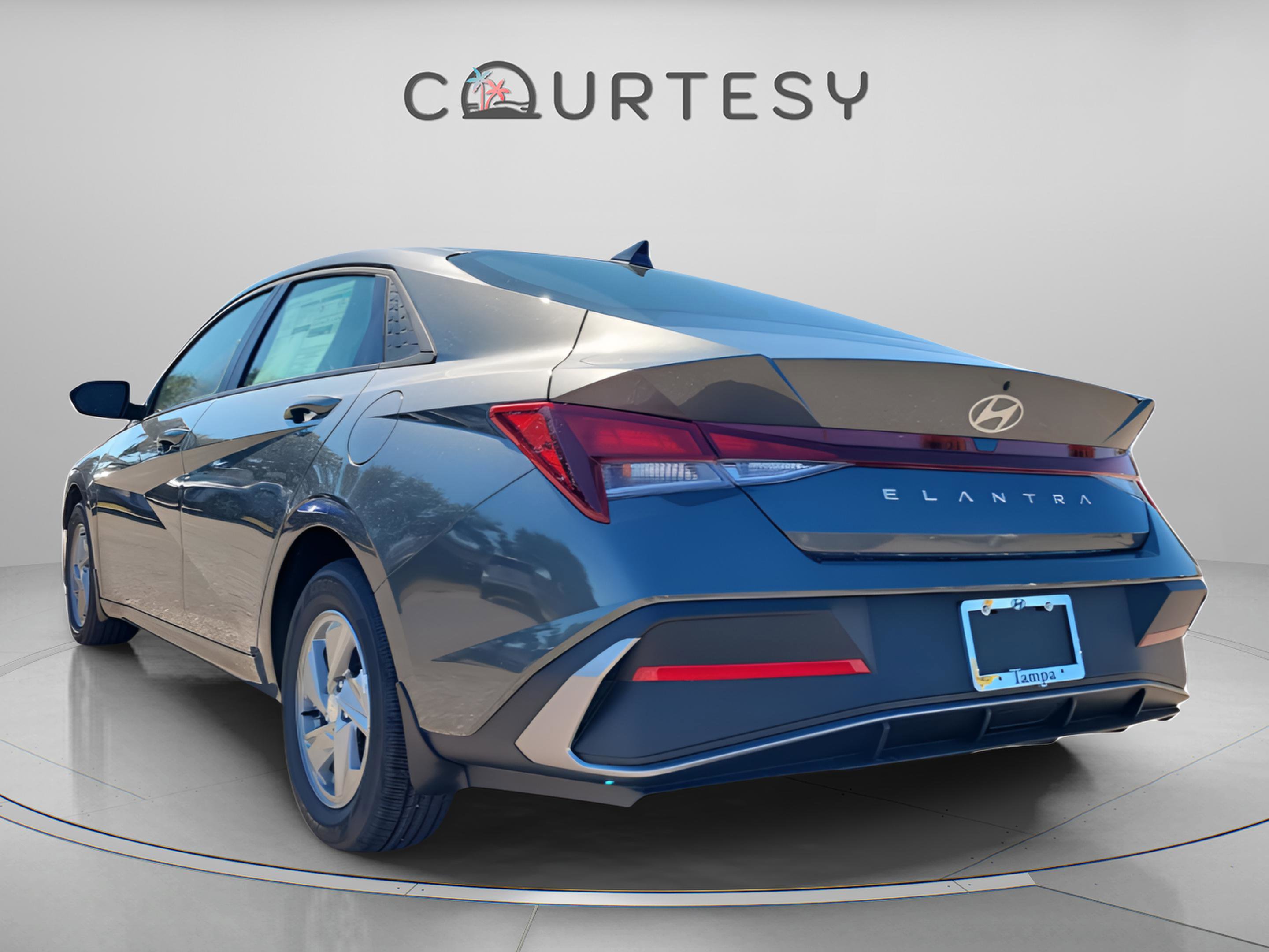 New 2026 Hyundai Elantra SE image 3