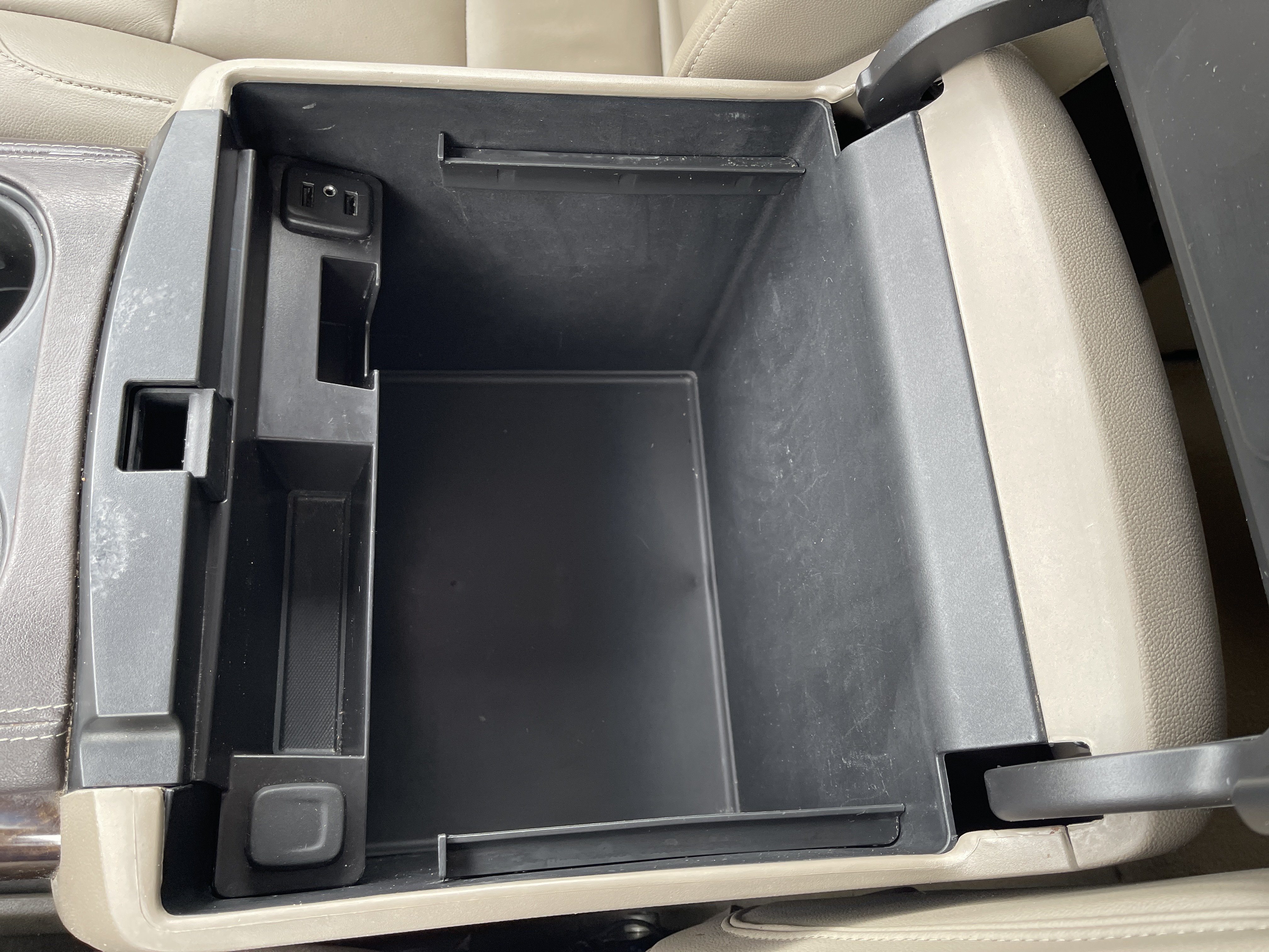 Used 2019 Chevrolet Suburban LT w/ LT Signature Package RWD image 31
