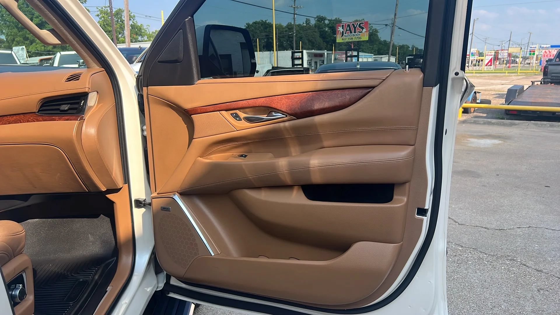 Used 2015 Cadillac Escalade ESV Platinum AWD/4WD image 14