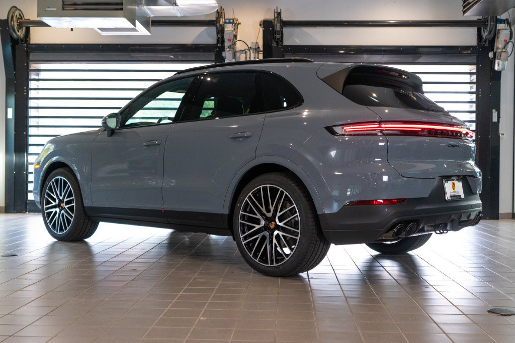 New 2026 Porsche Cayenne AWD/4WD image 3