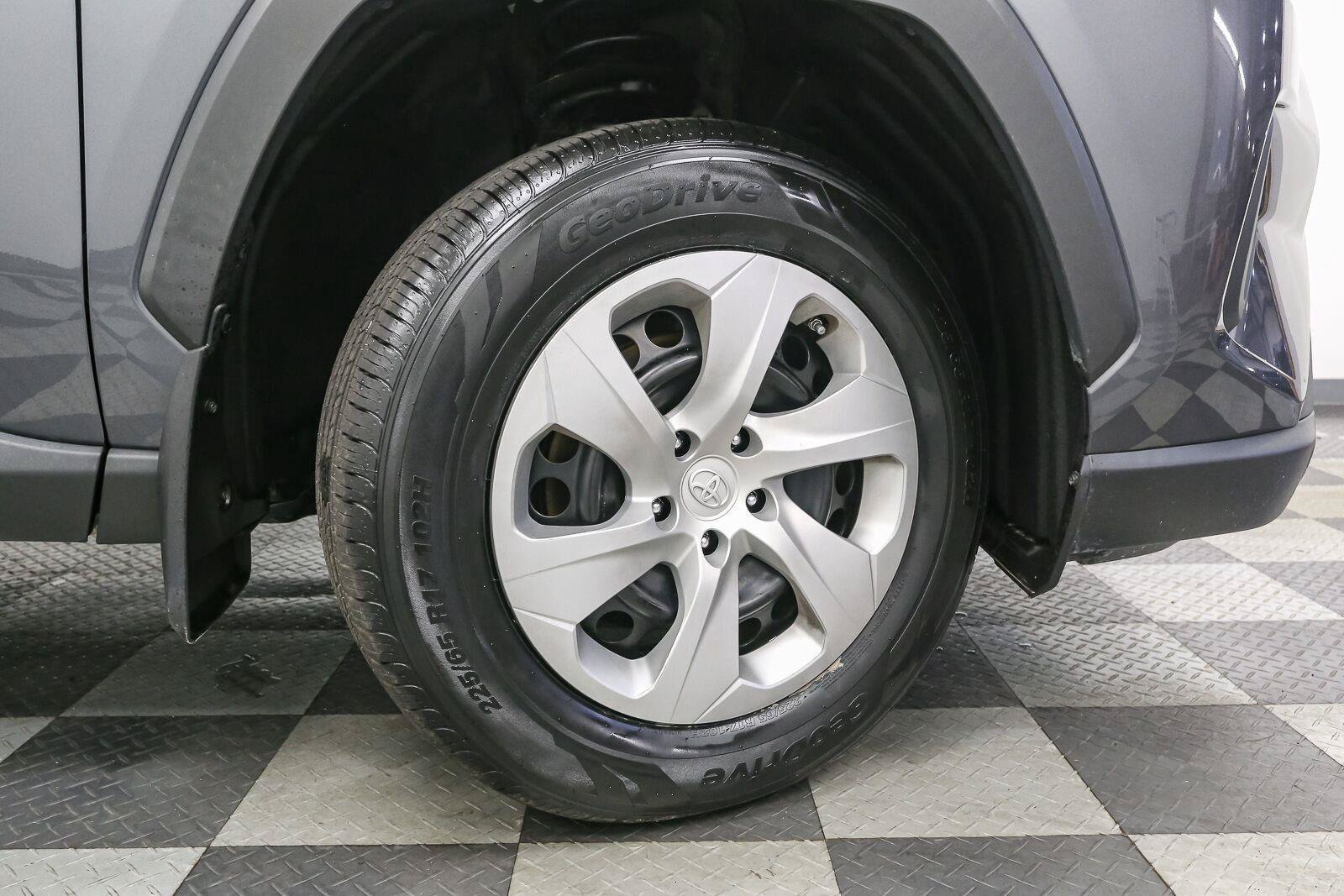 Certified 2023 Toyota RAV4 LE AWD/4WD image 15