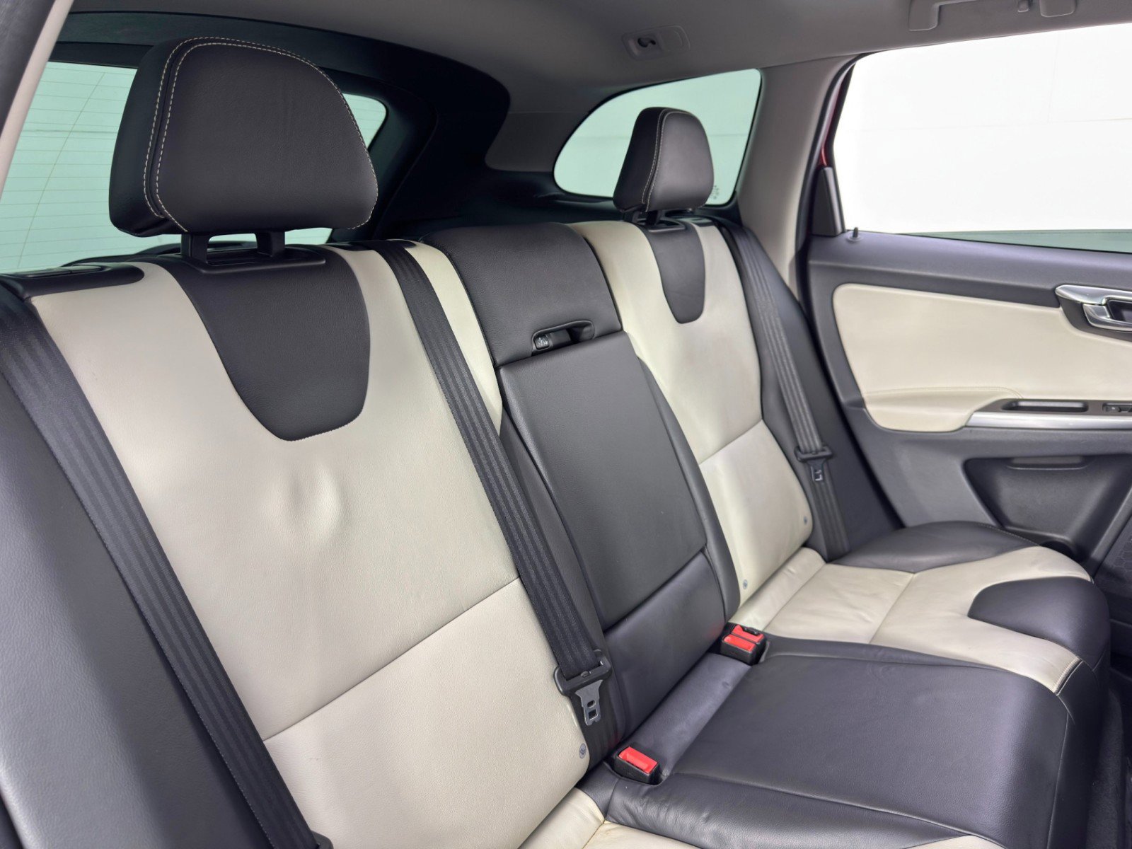 Used 2017 Volvo XC60 T5 Dynamic w/ Preferred Option Package image 37