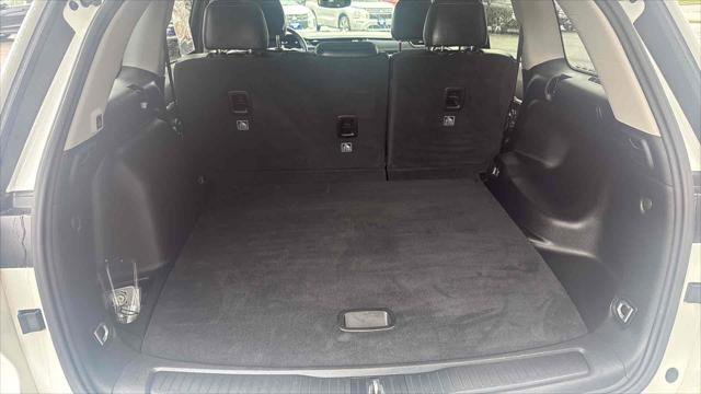 Used 2023 Jeep Grand Cherokee Limited w/ Black Appearance Package image 23