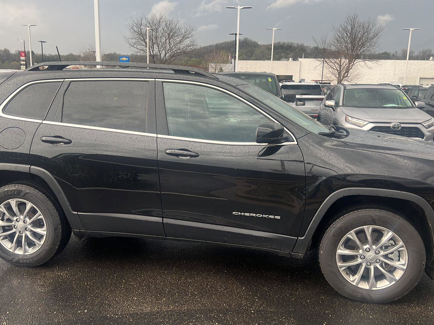 Used 2022 Jeep Cherokee Latitude Lux w/ Sun & Sound Group image 3