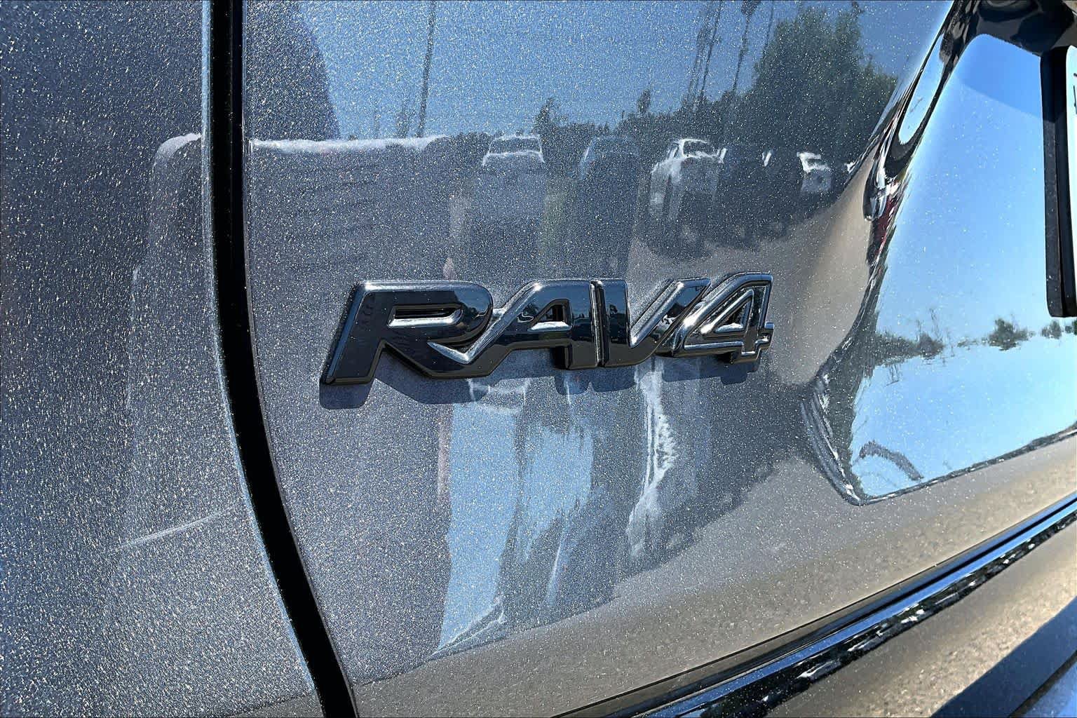 Certified 2025 Toyota RAV4 XSE AWD/4WD image 30