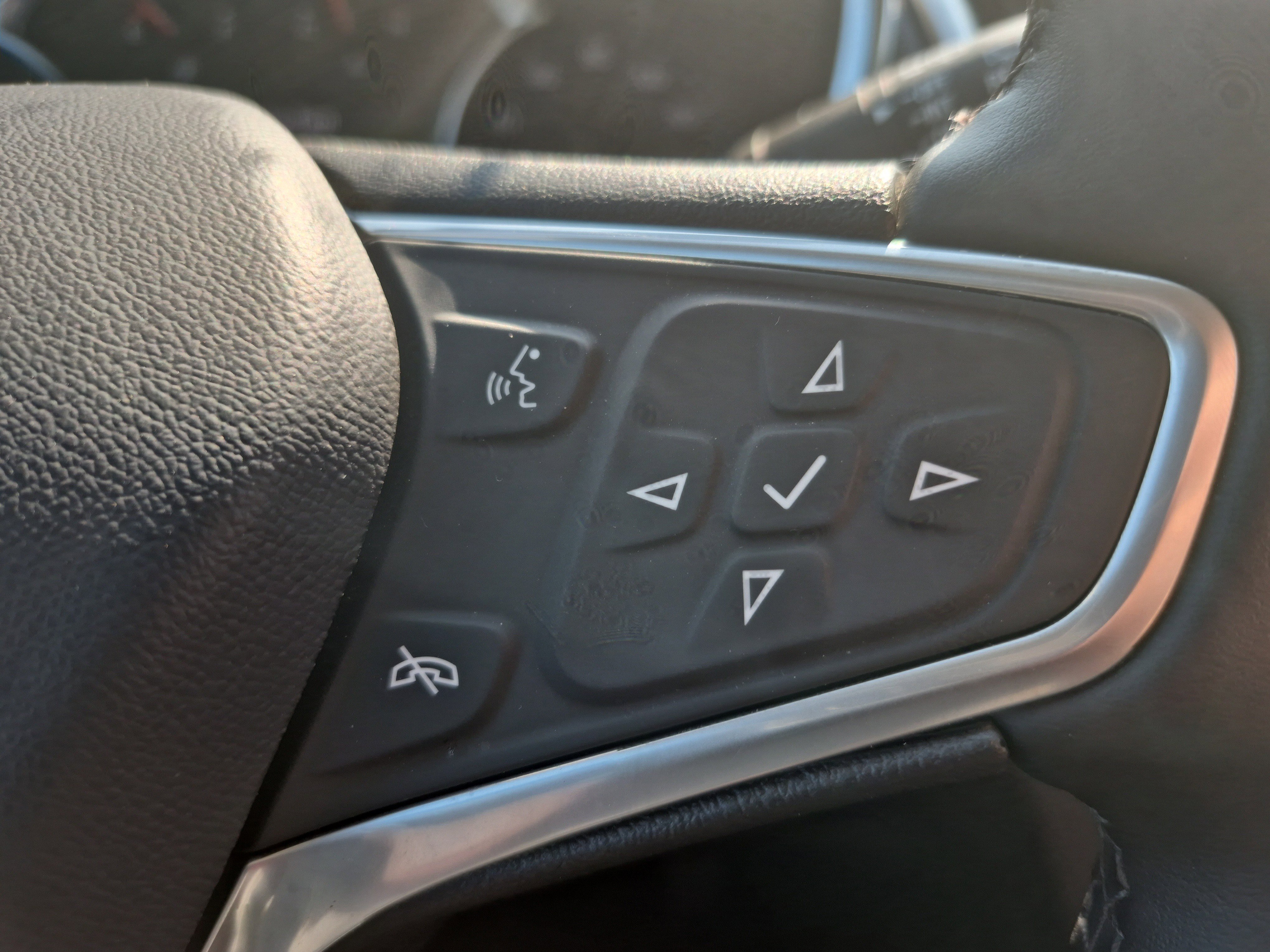 Used 2023 Chevrolet Equinox Premier image 20