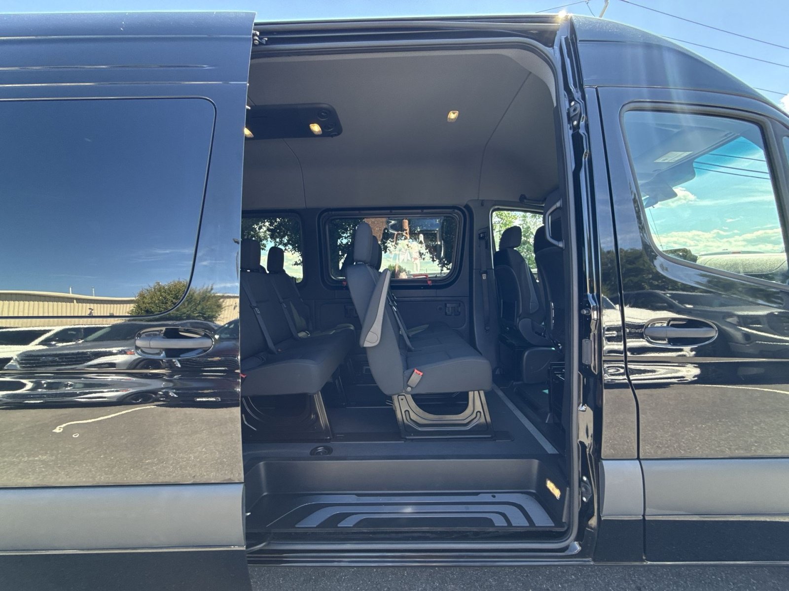 Used 2024 Mercedes-Benz Sprinter 2500 image 27