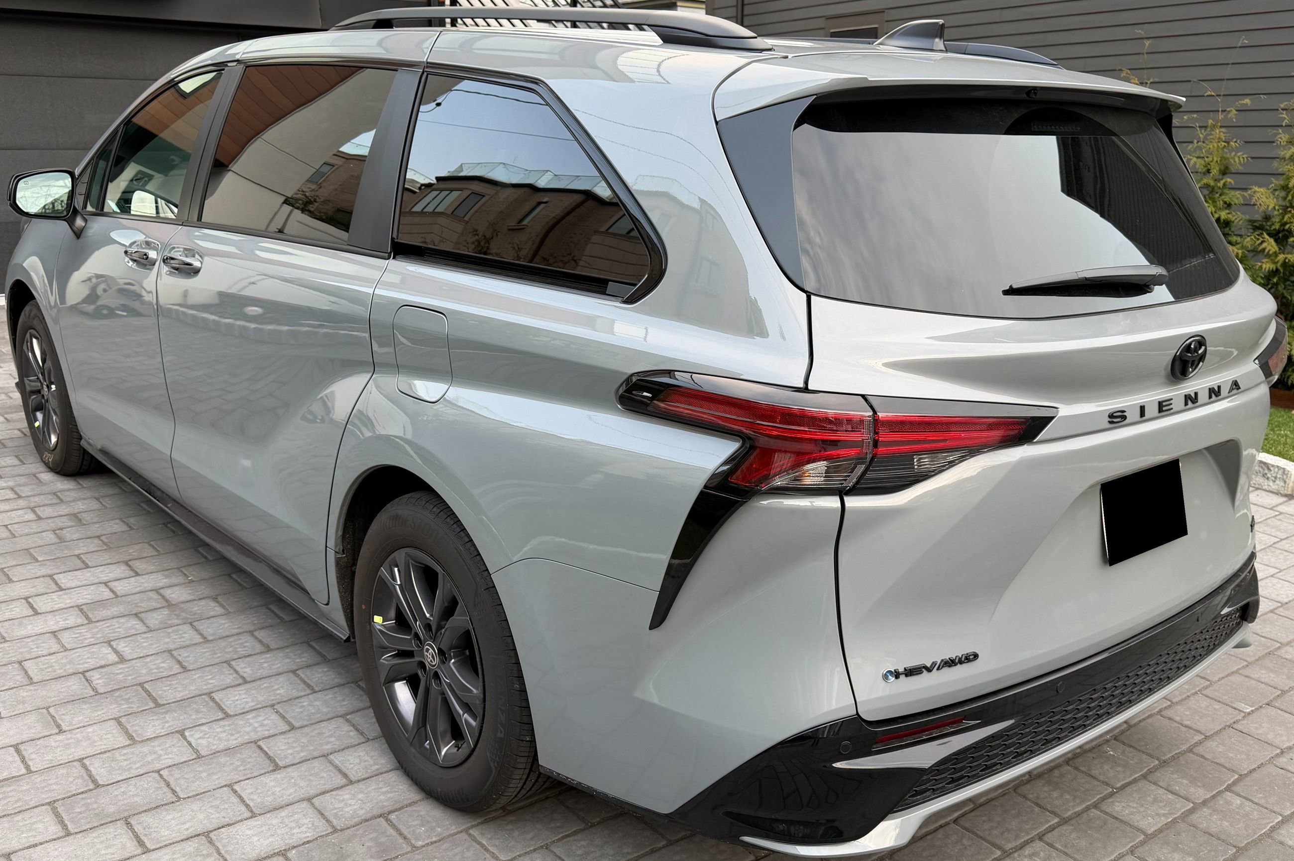 Used 2026 Toyota Sienna XSE image 3