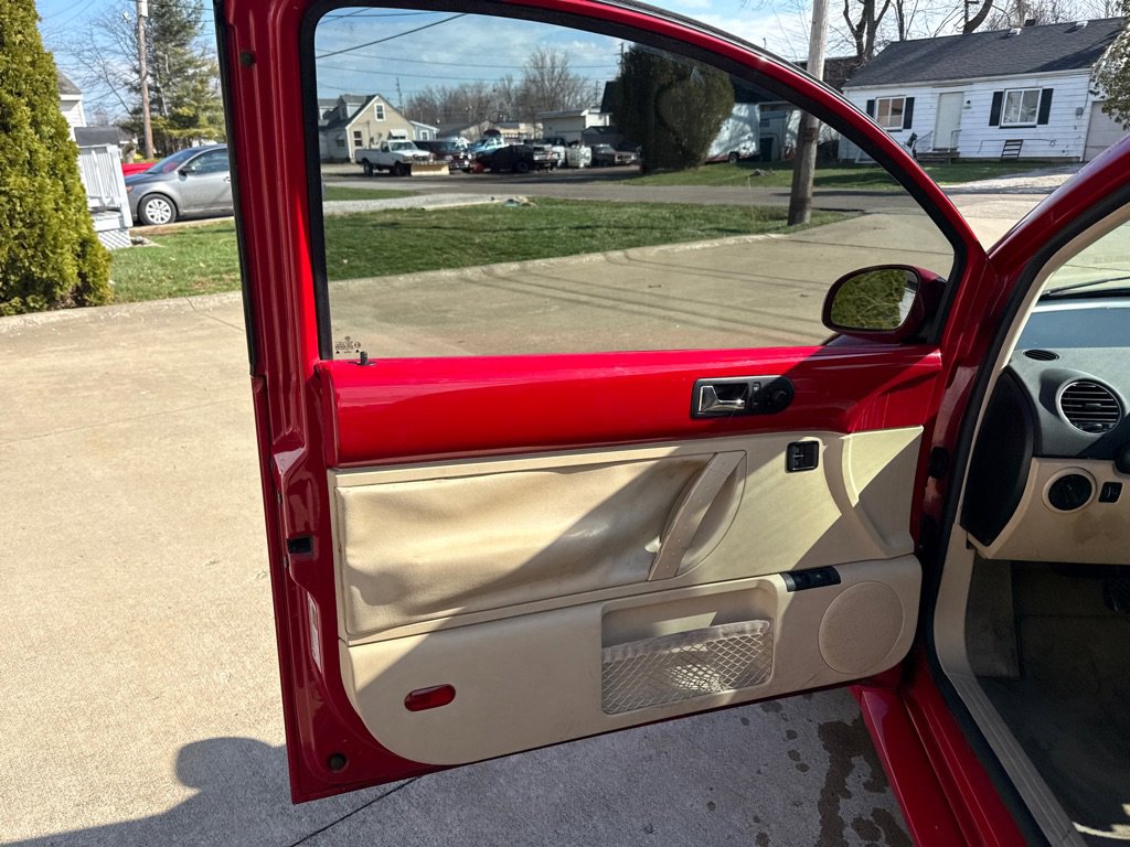 Used 2009 Volkswagen Beetle S image 13