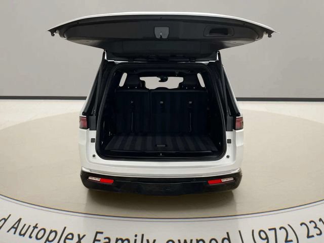 Used 2024 Jeep Wagoneer Series II w/ Flexible Seating Group RWD image 9