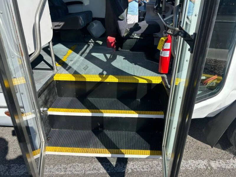 Used 2006 Ford E-350 and Econoline 350 Super Duty RWD image 33