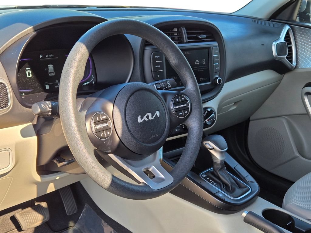 Certified 2025 Kia Soul LX w/ LX Technology Package FWD image 16
