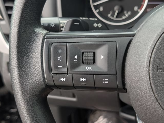 Used 2024 Nissan Rogue S FWD image 19