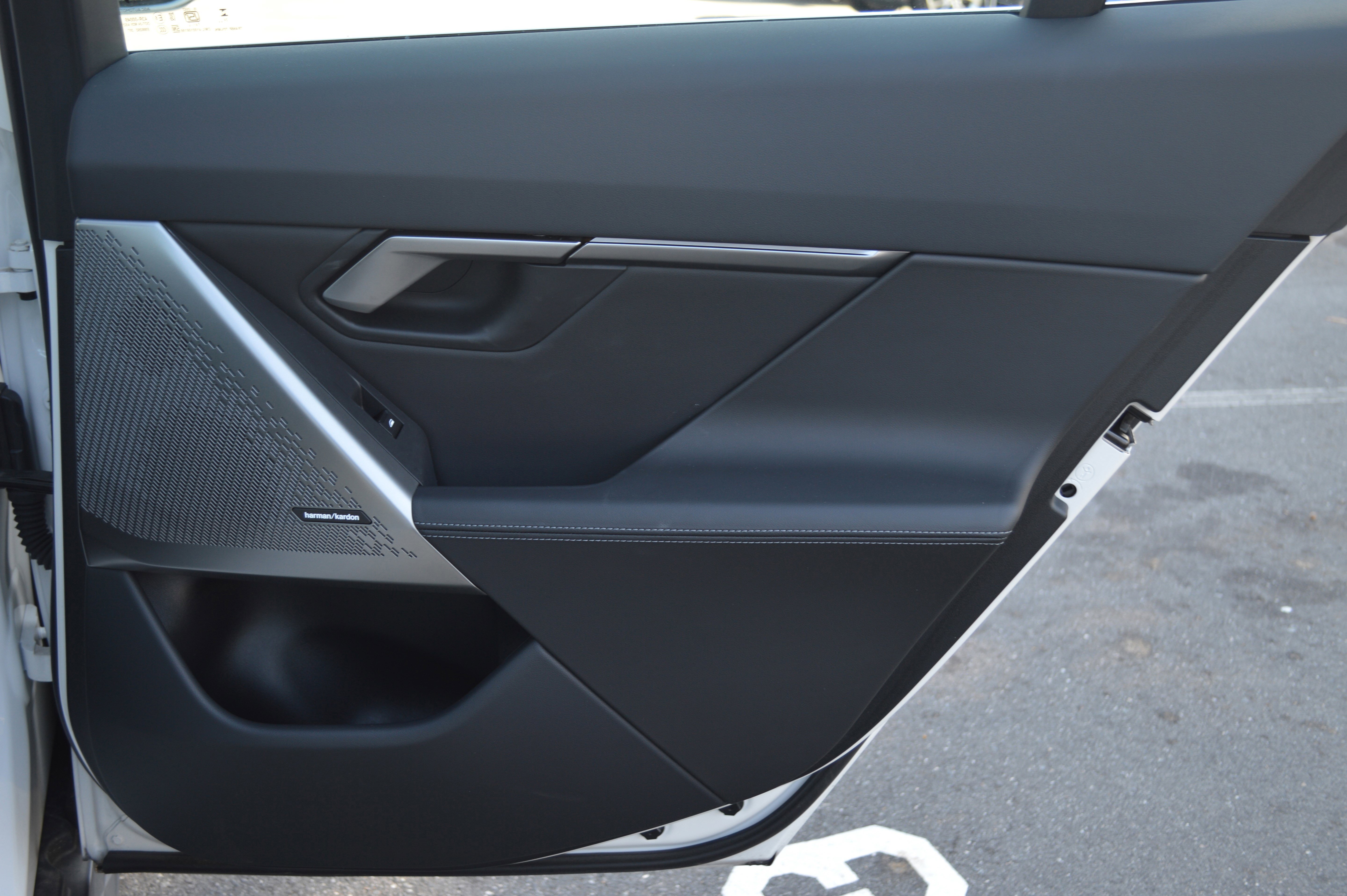 Used 2025 BMW 530i xDrive w/ Premium Package image 32