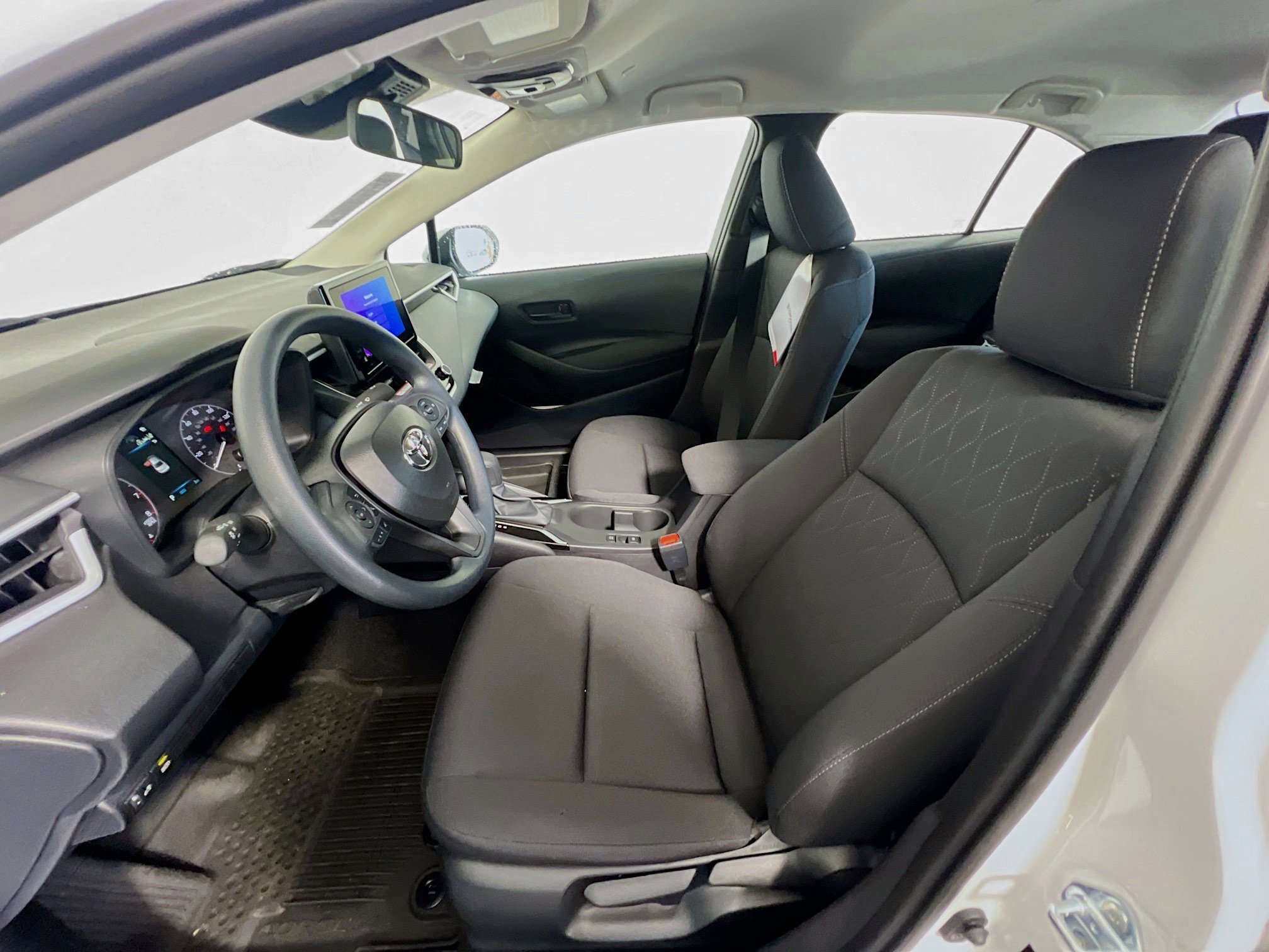 Used 2025 Toyota Corolla LE image 14