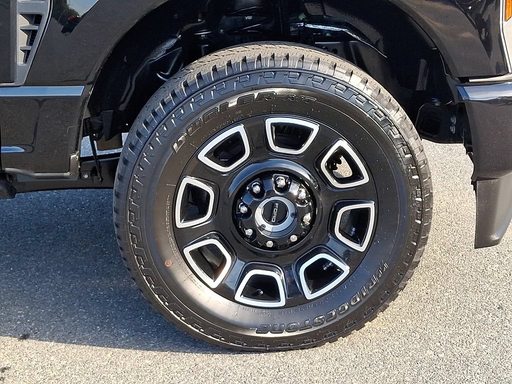 Used 2025 Ford F250 Platinum w/ FX4 Off-Road Package AWD/4WD image 8