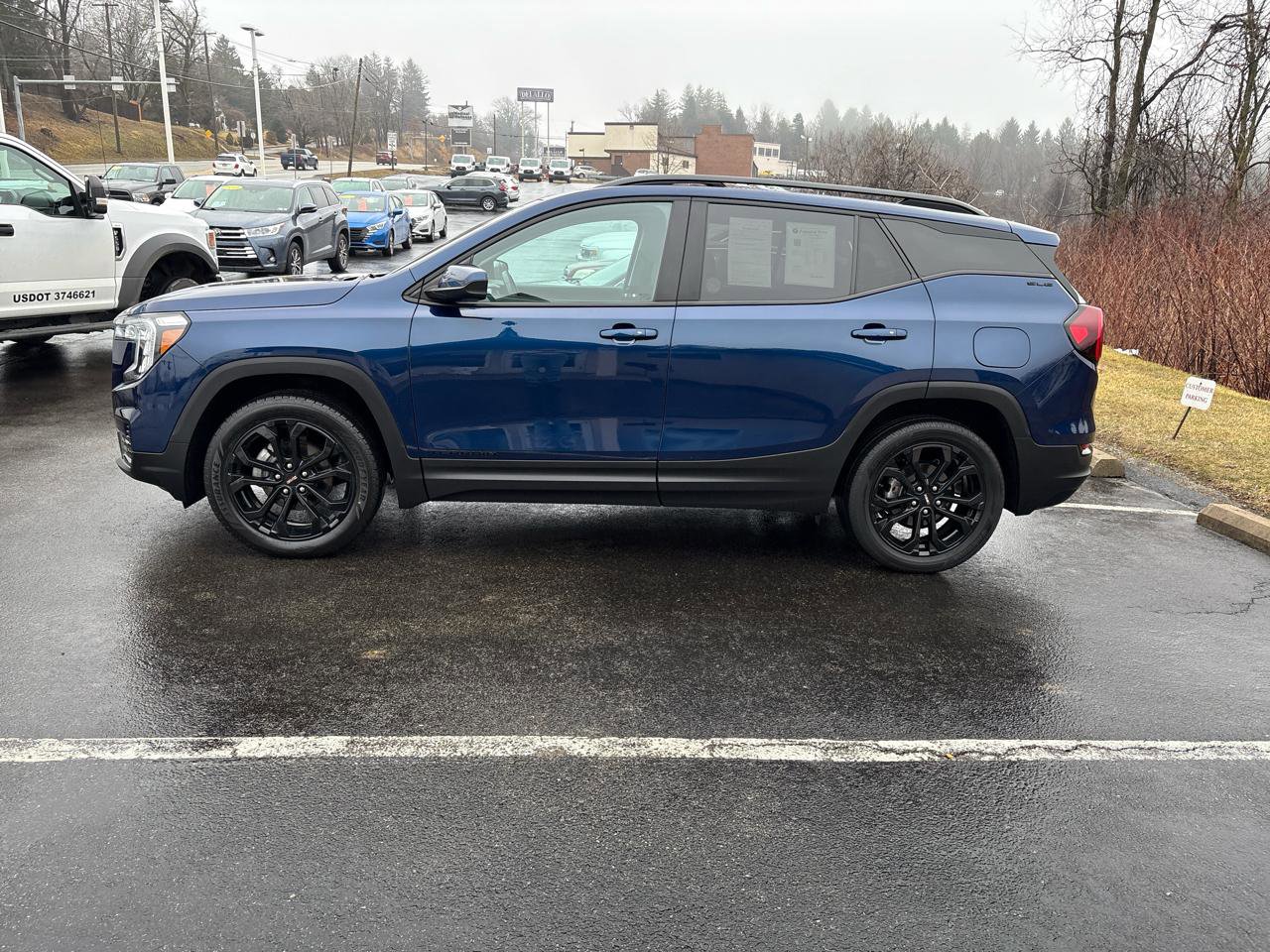 Used 2022 GMC Terrain SLE image 8