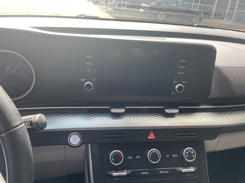 Used 2023 Kia Carnival LX image 22