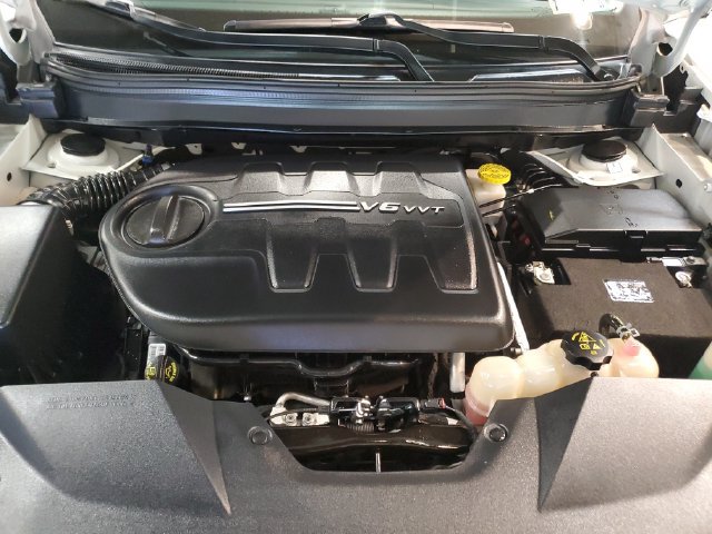 Used 2019 Jeep Cherokee Overland w/ Technology Group AWD/4WD image 23