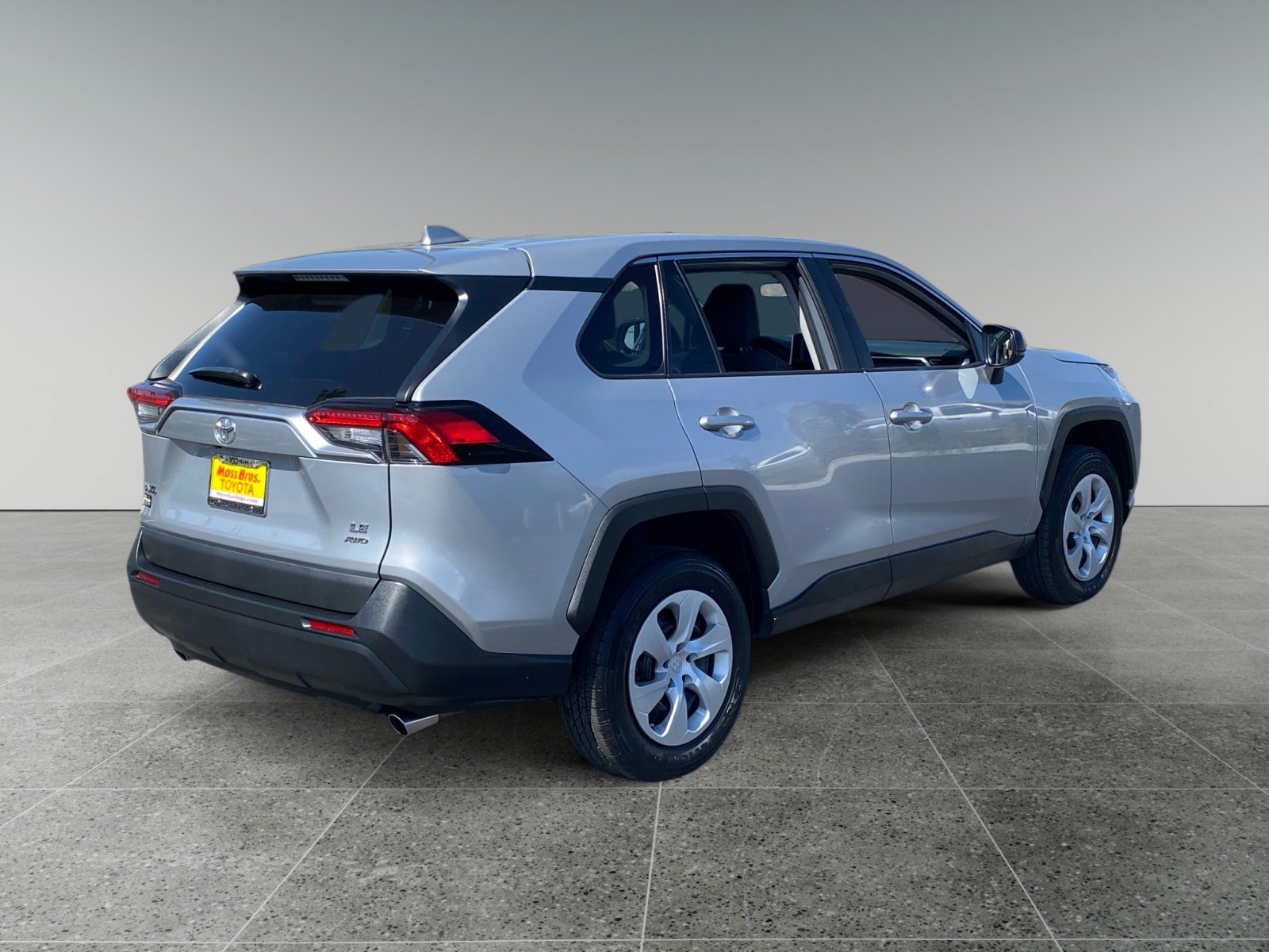 Used 2025 Toyota RAV4 LE AWD/4WD image 5