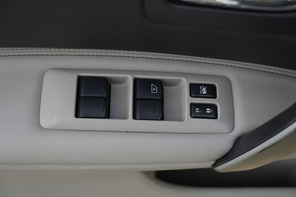 Used 2008 Nissan Rogue SL w/ Premium Pkg image 21