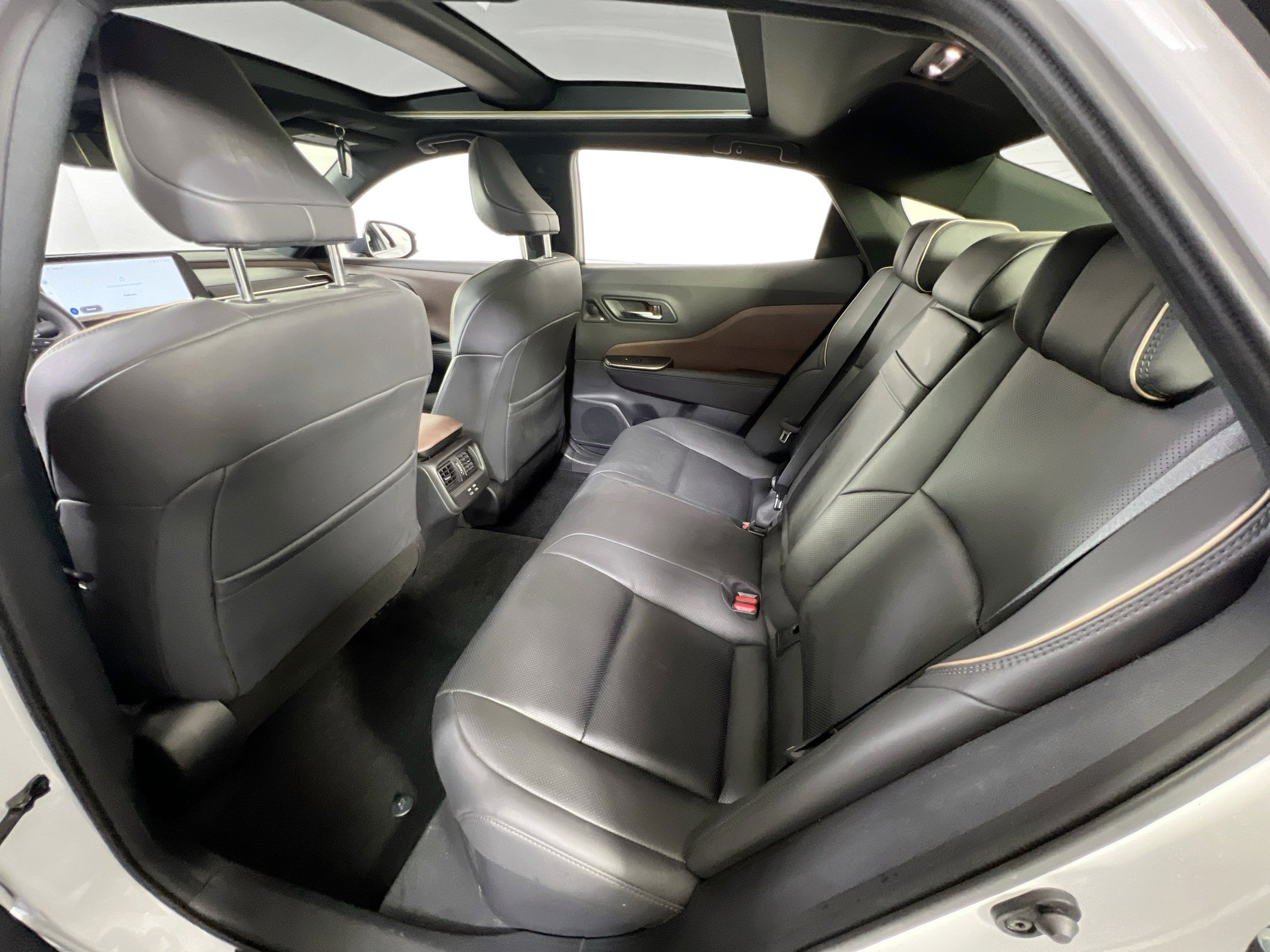 Used 2023 Toyota Crown Limited image 23