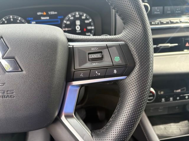 Used 2024 Mitsubishi Outlander AWD image 27