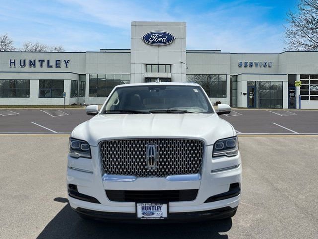Used 2022 Lincoln Navigator Reserve image 3