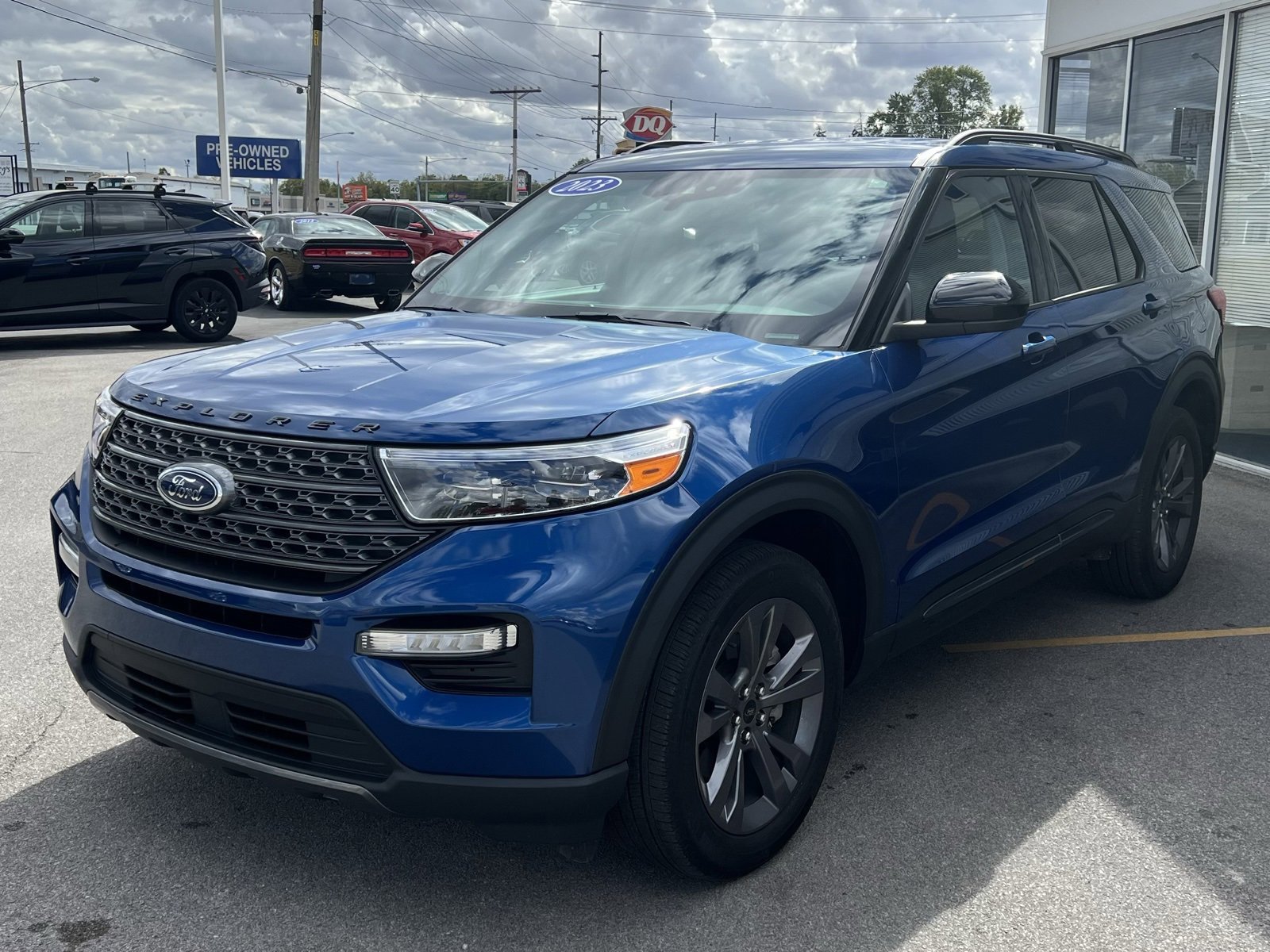 Used 2023 Ford Explorer XLT w/ Equipment Group 202A image 3