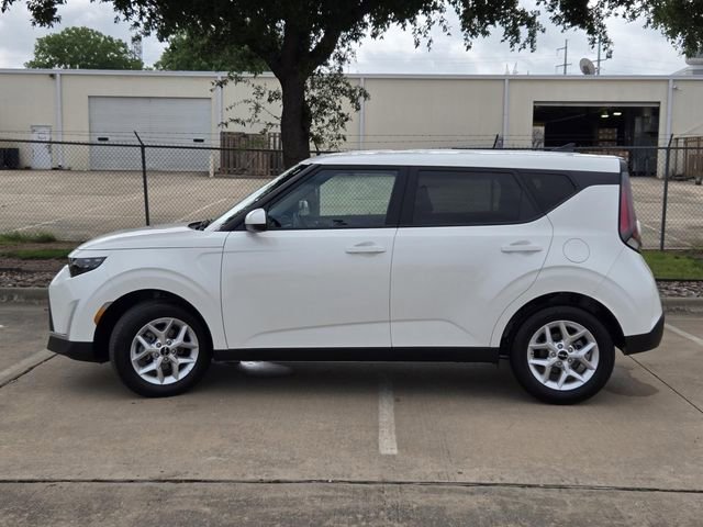 Used 2025 Kia Soul LX image 3