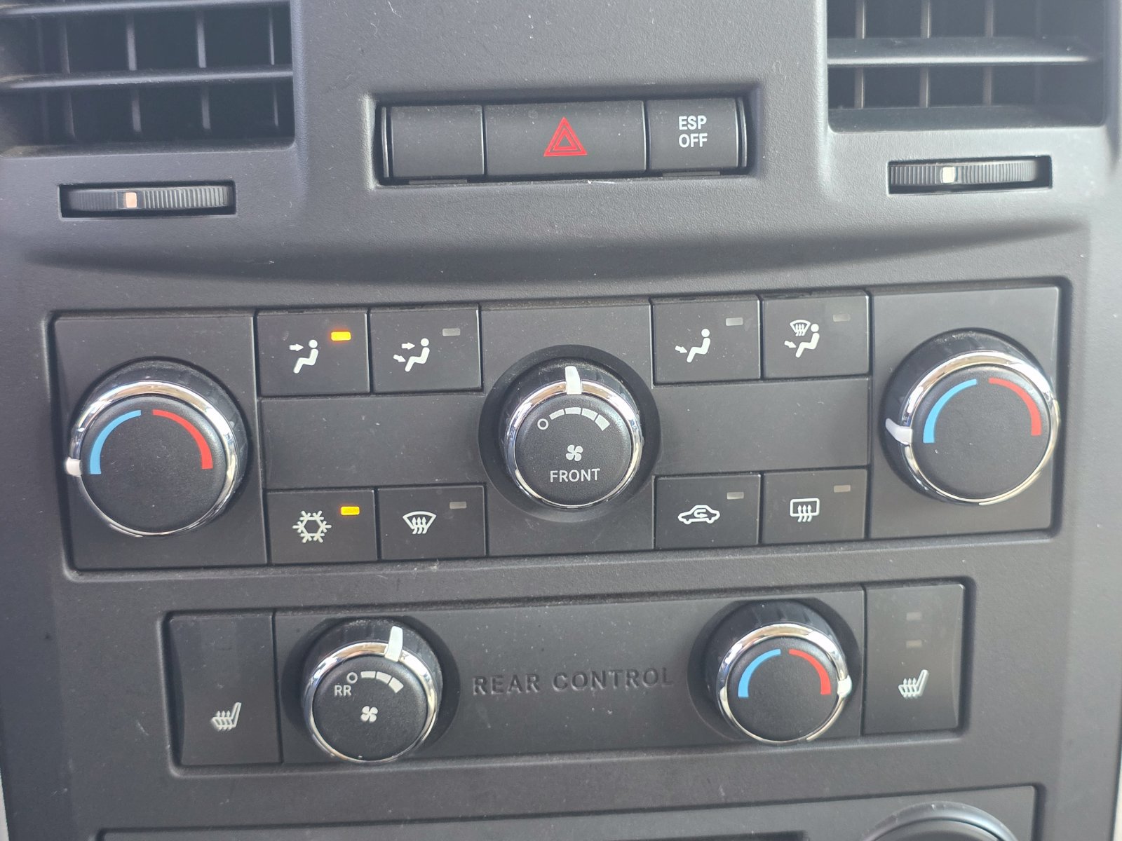 Used 2010 Dodge Grand Caravan SXT FWD image 26