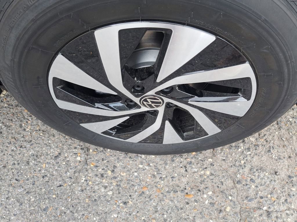 Used 2025 Volkswagen Tiguan S image 28