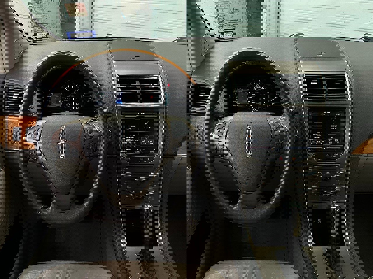 Used 2014 Lincoln MKX FWD w/ Equipment Group 102A image 14