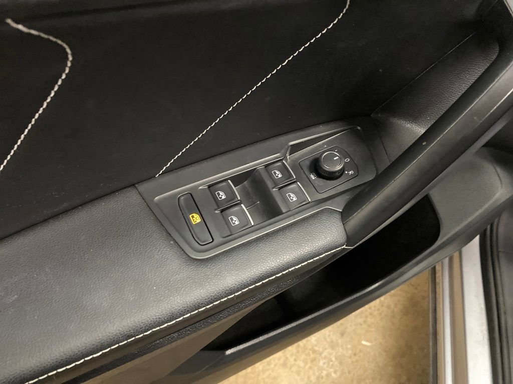 Used 2023 Volkswagen Tiguan SE image 11