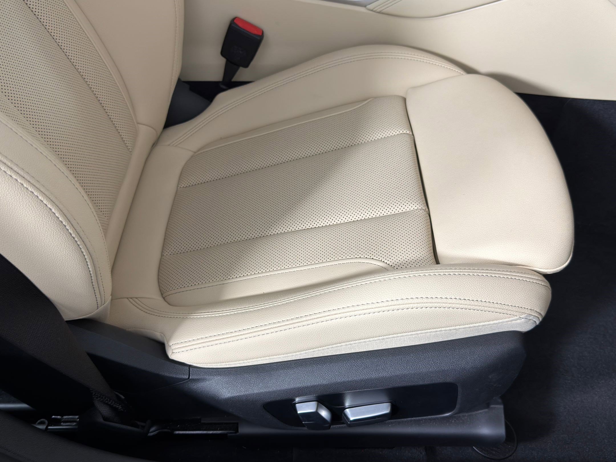 Certified 2023 BMW i4 M50 w/ Premium Package image 33