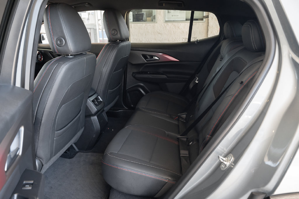 Used 2024 Chevrolet Equinox EV RS FWD image 32