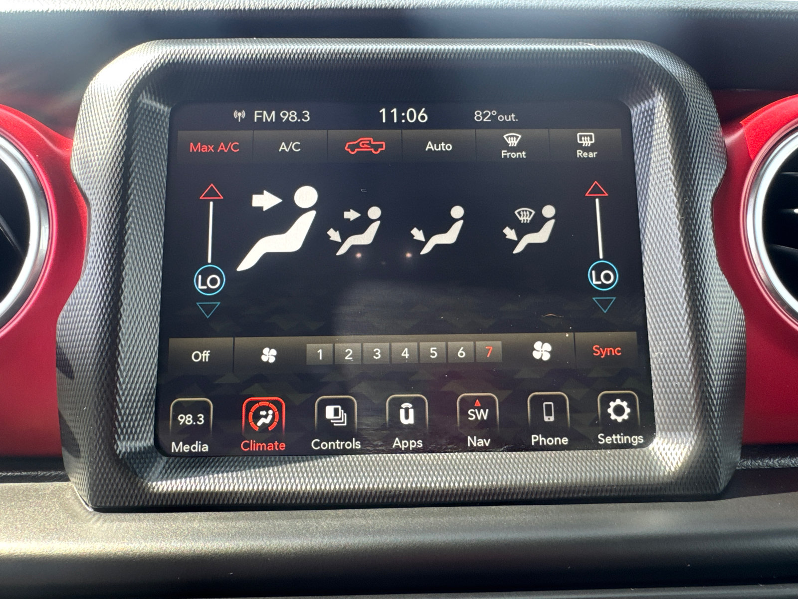 Used 2023 Jeep Gladiator Rubicon w/ LED Lighting Group AWD/4WD image 12