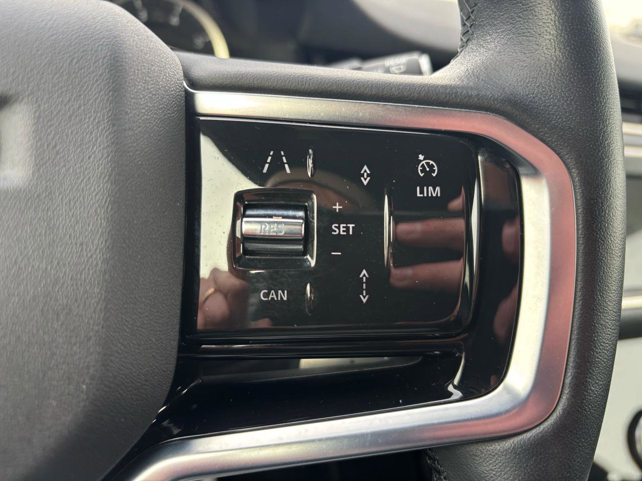 Used 2023 Land Rover Range Rover Evoque R-Dynamic S AWD/4WD image 18