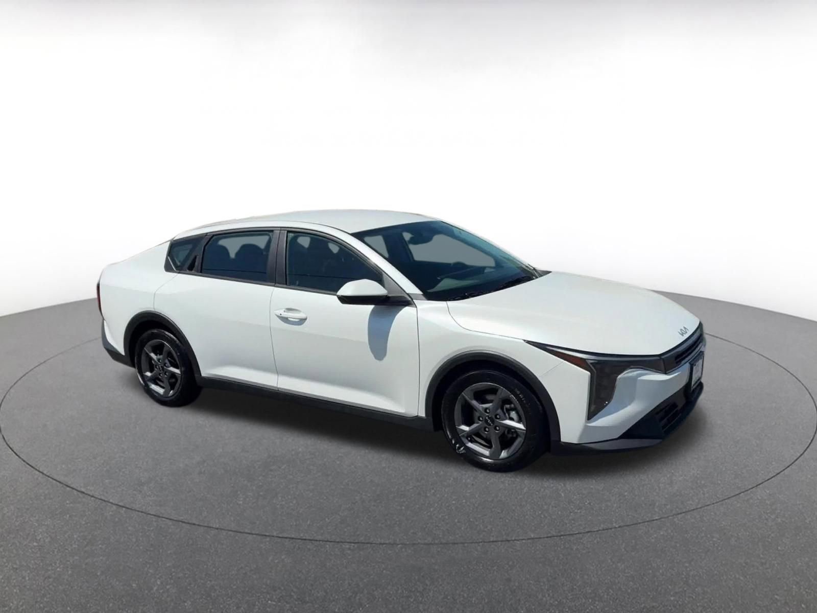 Used 2025 Kia K4 FWD image 2