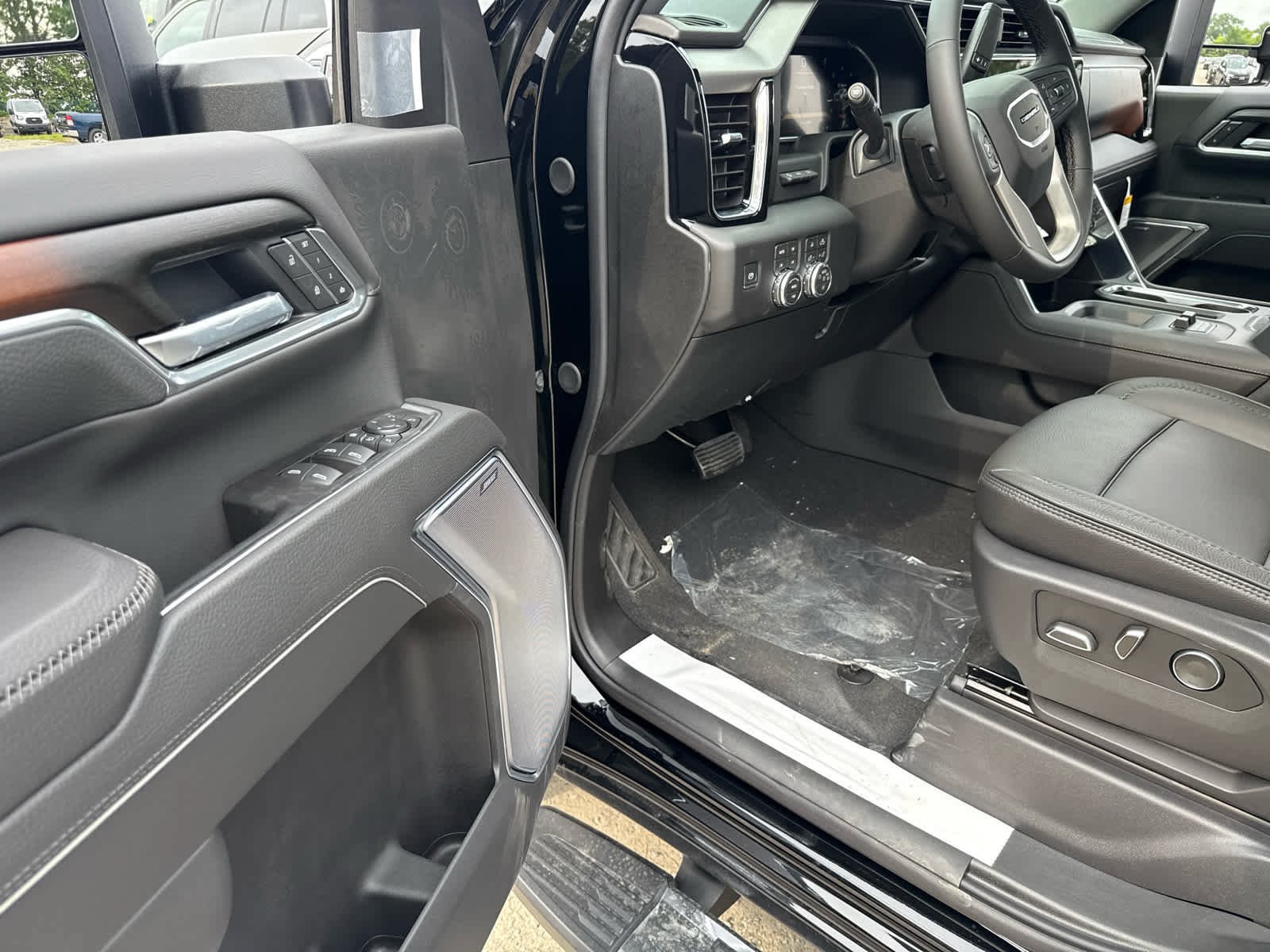 New 2026 GMC Sierra 2500 Denali w/ Denali Reserve Package AWD/4WD image 13