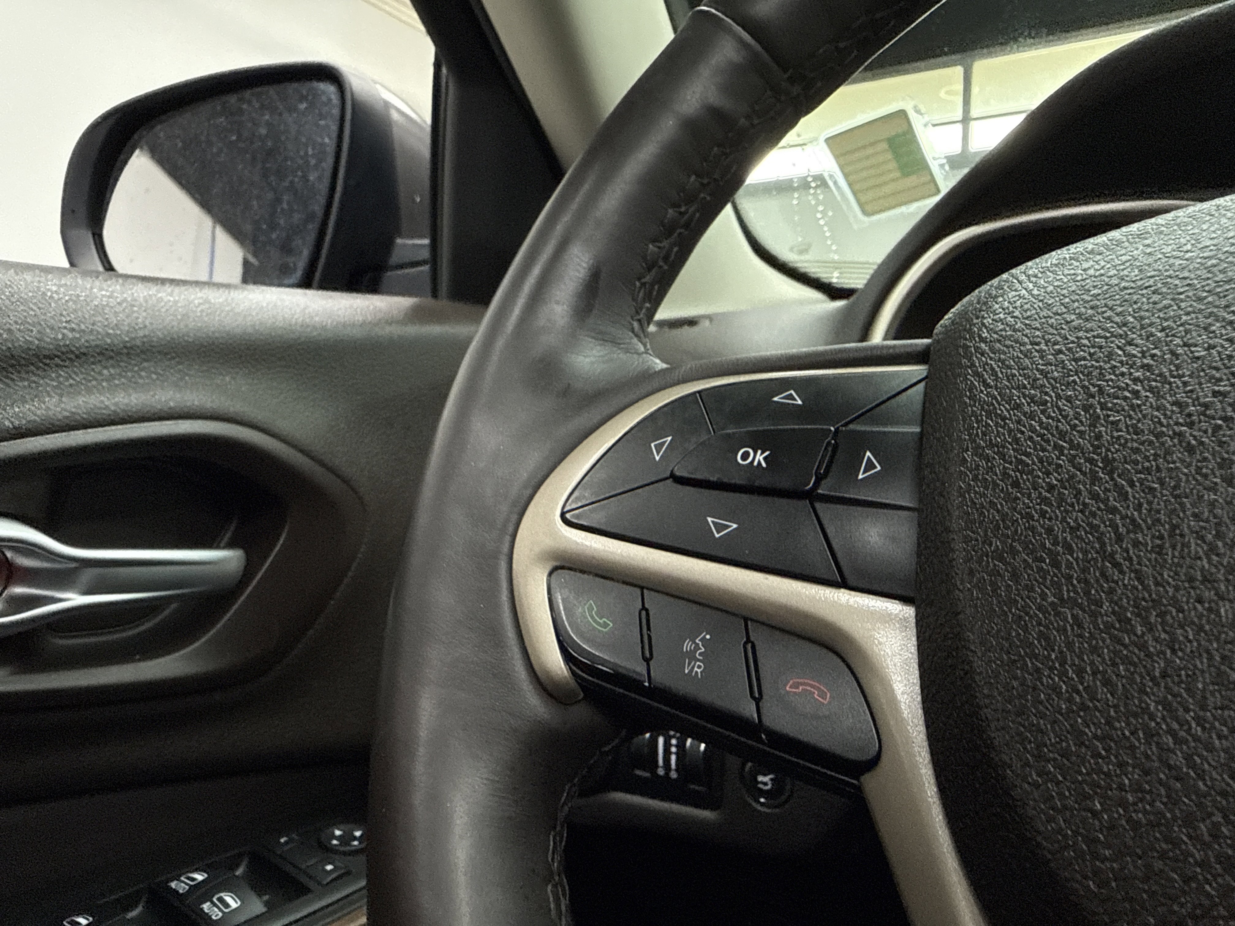 Used 2014 Jeep Cherokee Trailhawk w/ Technology Group image 17