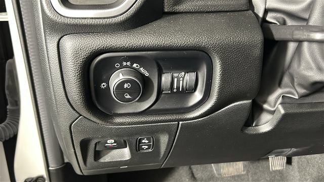 Used 2023 RAM 1500 Laramie AWD/4WD image 19