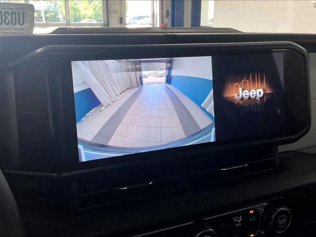 Used 2024 Jeep Wrangler Unlimited w/ Convenience Group AWD/4WD image 19