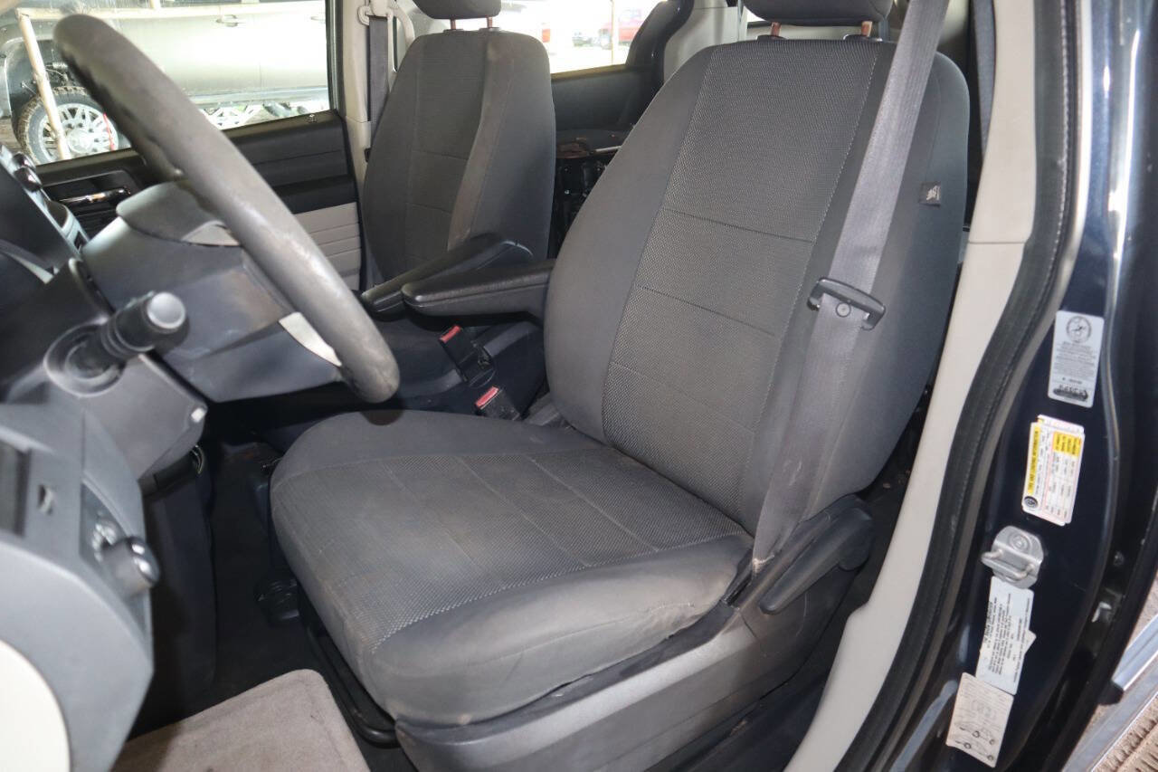 Used 2009 Dodge Grand Caravan SE w/ Climate Group image 4