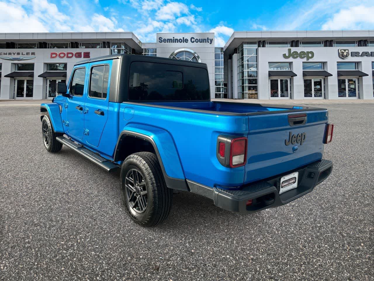 Certified 2024 Jeep Gladiator Sport AWD/4WD image 6