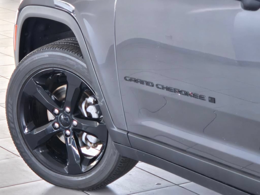 Used 2023 Jeep Grand Cherokee Altitude AWD/4WD image 16