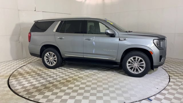 Used 2023 GMC Yukon SLT w/ SLT Luxury Package AWD/4WD image 2